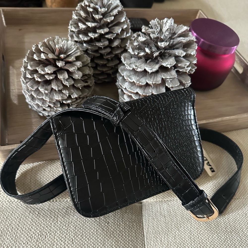 Crocodile-Embossed Women's‎ Belt Bag